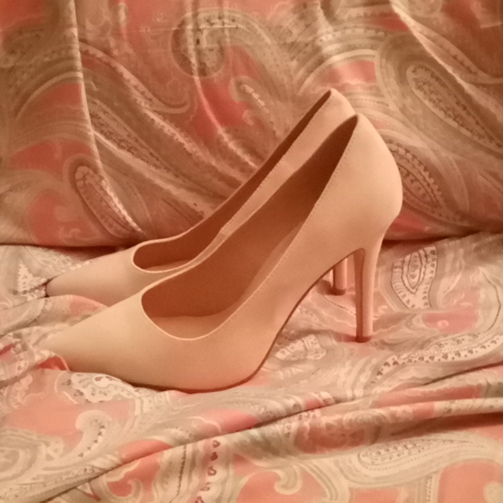 A nude heel